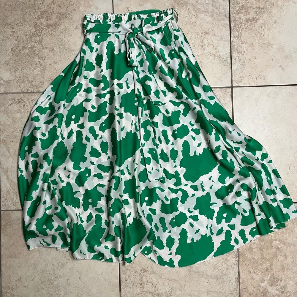 Flowy printed skirt